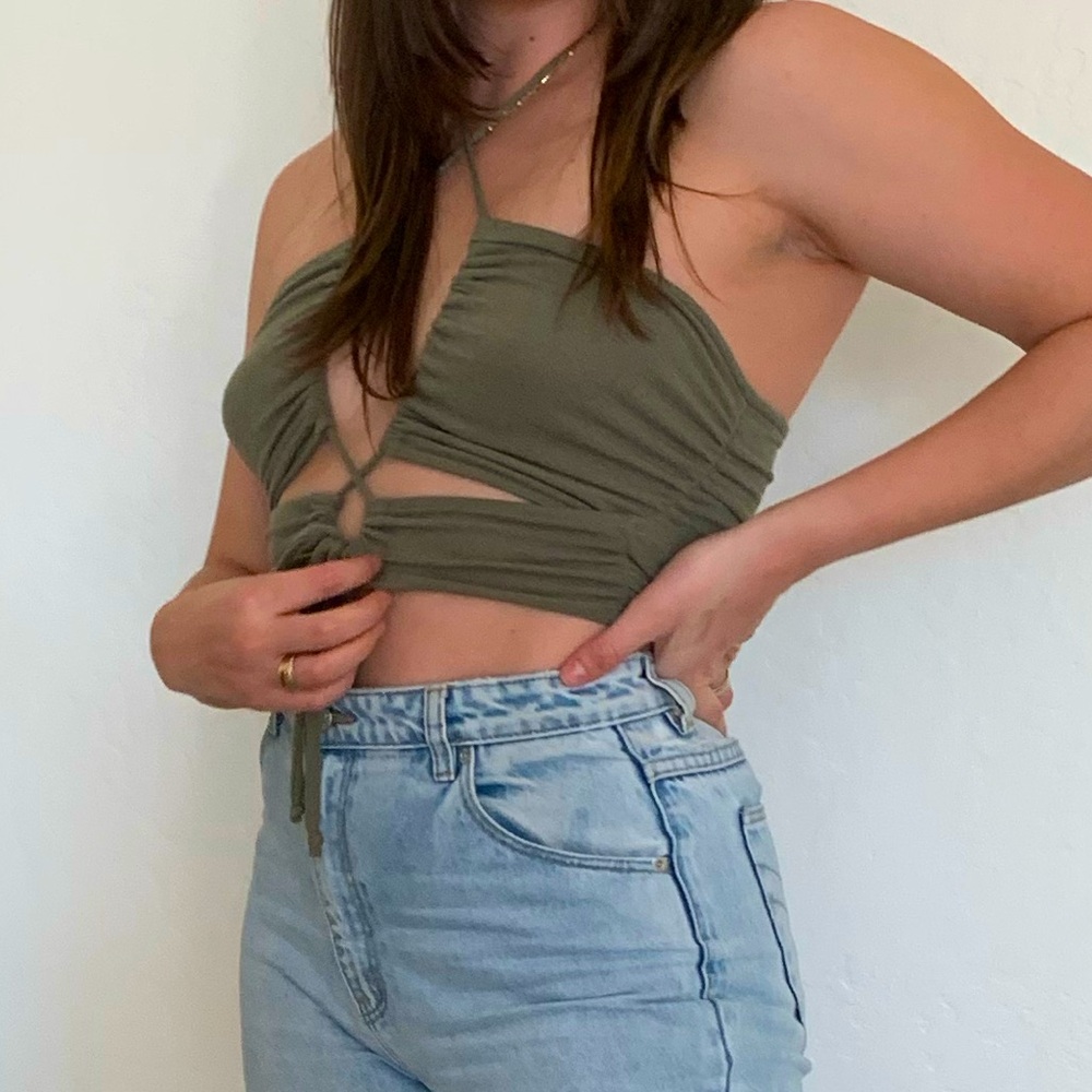 Green strapping crop top